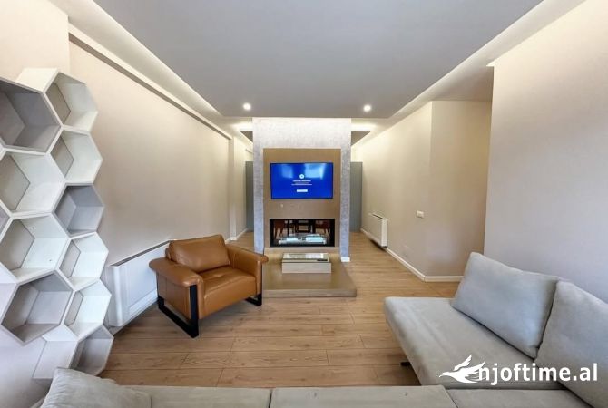 Shtepi me qera Apartament ne Tirane, 4+1, Mobilimi E mobiluar, Pagesa 1,500  Euro.