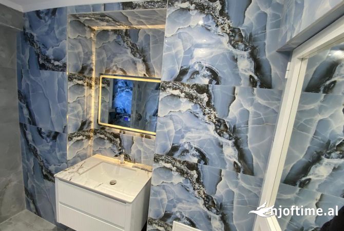 Shtepi ne shitje Apartament ne Tirane, 2+1, Mobilimi Bosh, pa mobiluar, Pagesa 185,000  Euro.