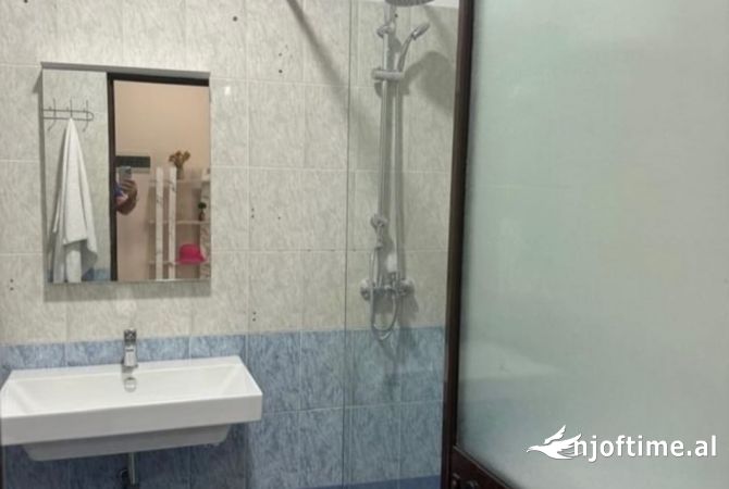 Shtepi ne shitje Apartament ne Tirane, 2+1, Mobilimi E mobiluar, Pagesa 120,000  Euro.