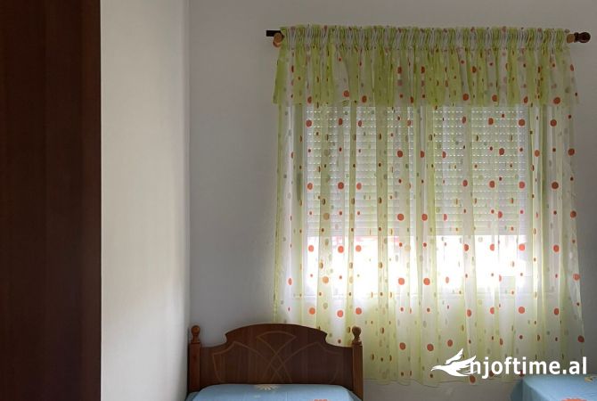 Shtepi ne shitje Apartament ne Tirane, 2+1, Mobilimi E mobiluar, Pagesa 125,000  Euro.