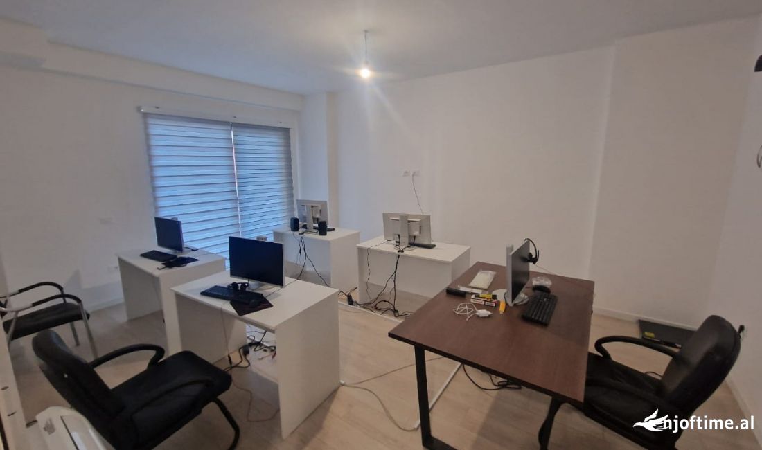Shtepi me qera Apartament ne Tirane, 2+1, Mobilimi Bosh, pa mobiluar, Pagesa 800  Euro.