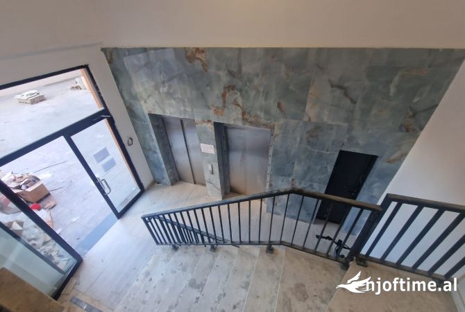 Shtepi me qera Apartament ne Tirane, 2+1, Mobilimi Bosh, pa mobiluar, Pagesa 800  Euro.