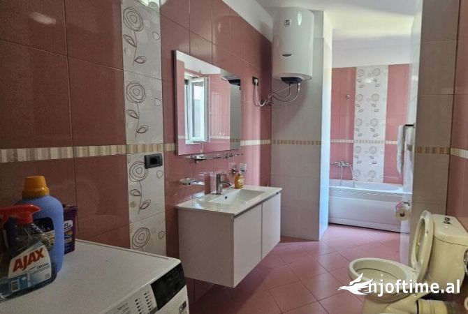 Shtepi ne shitje Apartament ne Tirane, 3+1, Mobilimi E mobiluar, Pagesa 320,000  Euro.