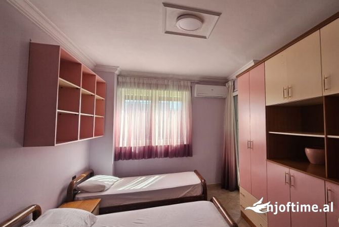 Shtepi ne shitje Apartament ne Tirane, 3+1, Mobilimi E mobiluar, Pagesa 320,000  Euro.
