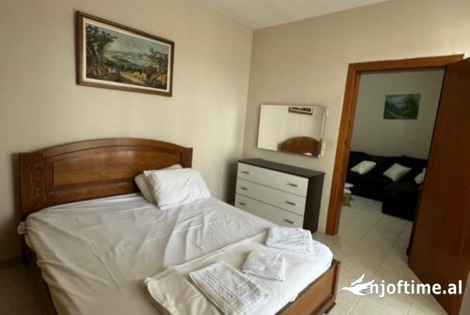 Shtepi me qera Apartament ne Tirane, 2+1, Mobilimi E mobiluar, Pagesa 700  Euro.