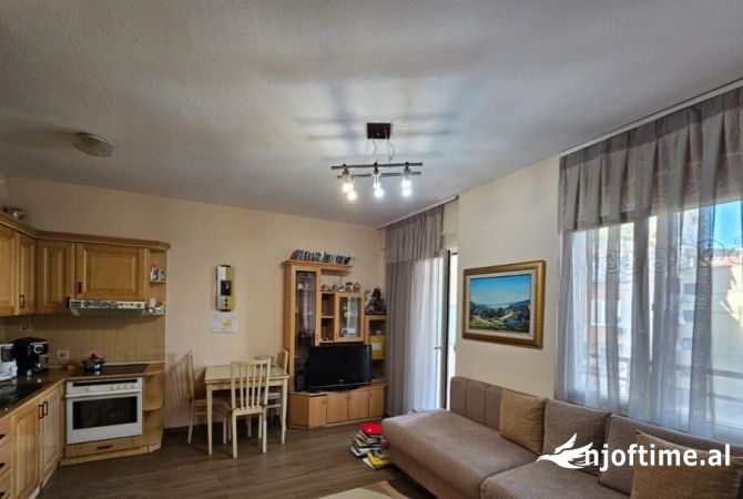 Shtepi me qera 2+1 ne Tirane - 700 Euro
