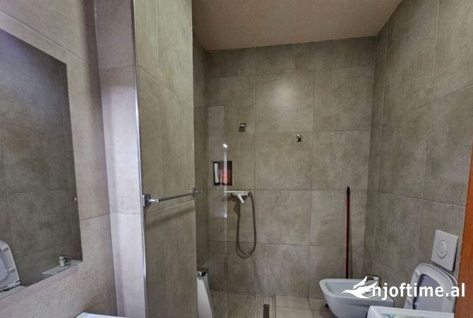 Shtepi me qera Apartament ne Tirane, 2+1, Mobilimi E mobiluar, Pagesa 700  Euro.