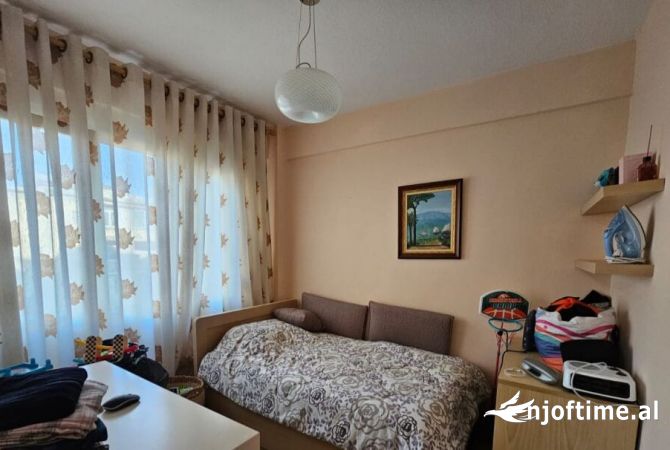 Shtepi me qera Apartament ne Tirane, 2+1, Mobilimi E mobiluar, Pagesa 700  Euro.