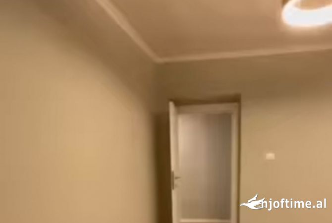 Shtepi ne shitje Apartament ne Tirane, 1+1, Mobilimi Bosh, pa mobiluar, Pagesa 82,900  Euro.
