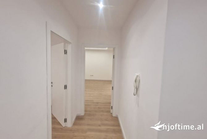 Shtepi ne shitje Apartament ne Tirane, 2+1, Mobilimi Bosh, pa mobiluar, Pagesa 177,000  Euro.