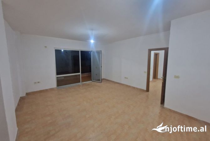 Shtepi ne shitje Apartament ne Tirane, 3+1, Mobilimi Bosh, pa mobiluar, Pagesa 193,000  Euro.