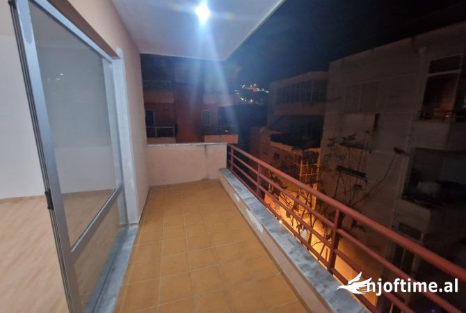 Shtepi ne shitje Apartament ne Tirane, 3+1, Mobilimi Bosh, pa mobiluar, Pagesa 193,000  Euro.