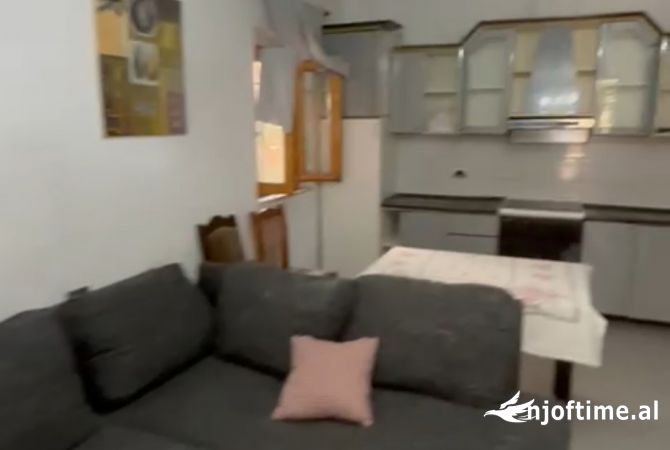 Shtepi me qera 1+1 ne Tirane - 40,000 Leke