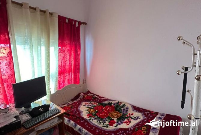 Shtepi ne shitje Apartament ne Tirane, 2+1, Mobilimi E mobiluar, Pagesa 111,000  Euro.