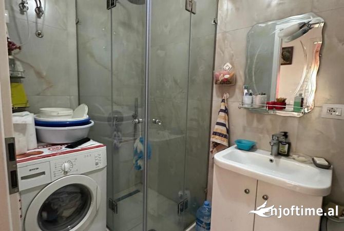 Shtepi ne shitje Apartament ne Tirane, 2+1, Mobilimi E mobiluar, Pagesa 111,000  Euro.