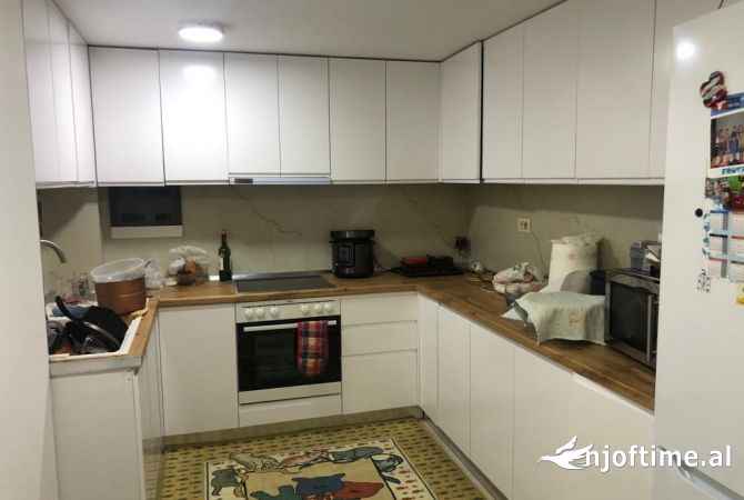 Shtepi ne shitje Duplex(shtepi me 2 kate) ne Tirane, 3+1, Mobilimi E mobiluar, Pagesa 128,000  Euro.