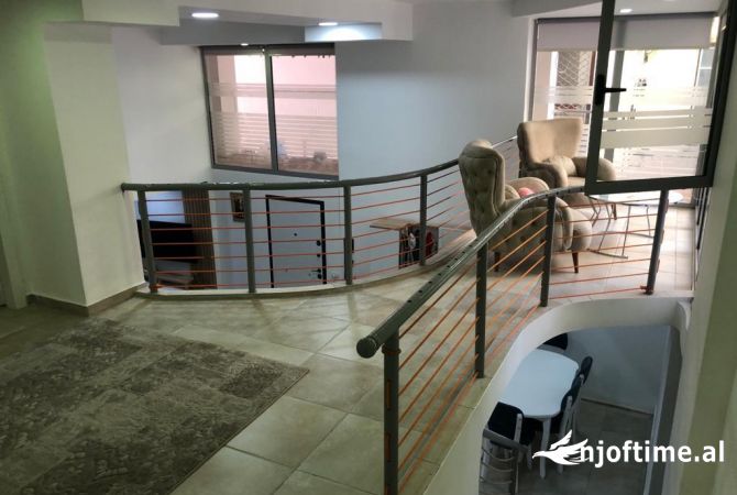 Shtepi ne shitje Duplex(shtepi me 2 kate) ne Tirane, 3+1, Mobilimi E mobiluar, Pagesa 128,000  Euro.