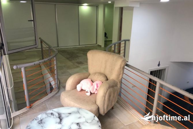 Shtepi ne shitje Duplex(shtepi me 2 kate) ne Tirane, 3+1, Mobilimi E mobiluar, Pagesa 128,000  Euro.