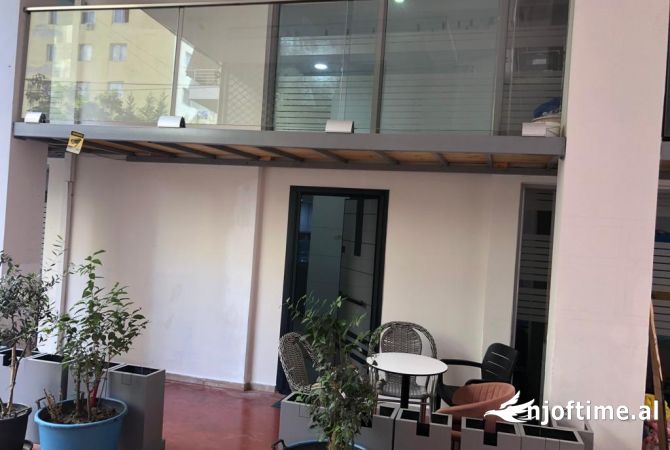 Shtepi ne shitje Duplex(shtepi me 2 kate) ne Tirane, 3+1, Mobilimi E mobiluar, Pagesa 128,000  Euro.