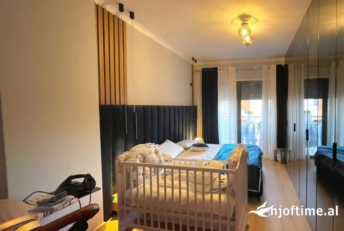 Shtepi ne shitje Apartament ne Tirane, 1+1, Mobilimi E mobiluar, Pagesa 165,000  Euro.