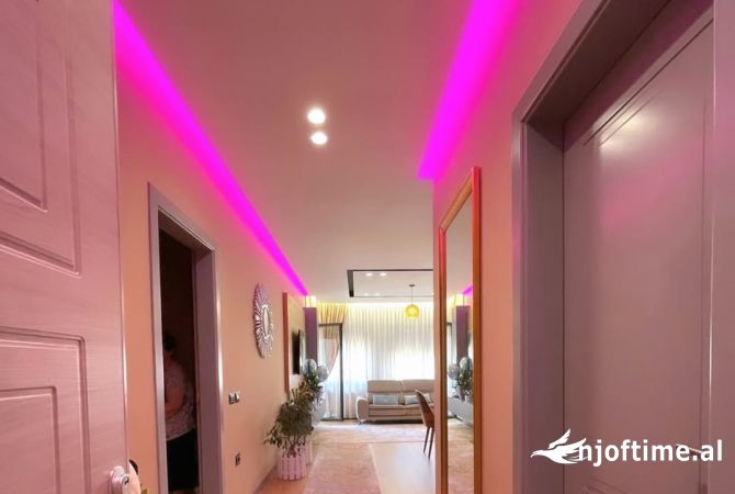 Shtepi ne shitje Apartament ne Tirane, 1+1, Mobilimi E mobiluar, Pagesa 165,000  Euro.