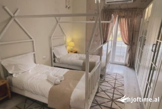 Shtepi ne shitje Apartament ne Tirane, 2+1, Mobilimi E mobiluar, Pagesa 179,000  Euro.