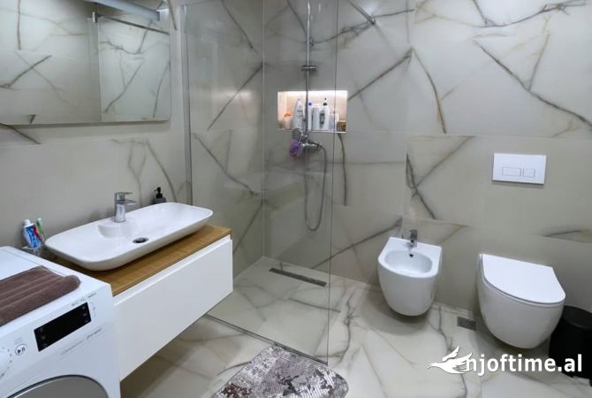 Shtepi ne shitje Apartament ne Tirane, 2+1, Mobilimi E mobiluar, Pagesa 225,000  Euro.