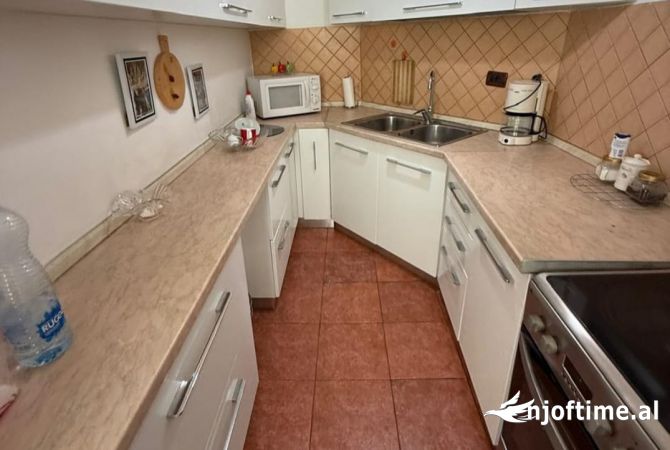 Shtepi me qera Apartament ne Tirane, 2+1, Mobilimi E mobiluar, Pagesa 60,000  Leke.