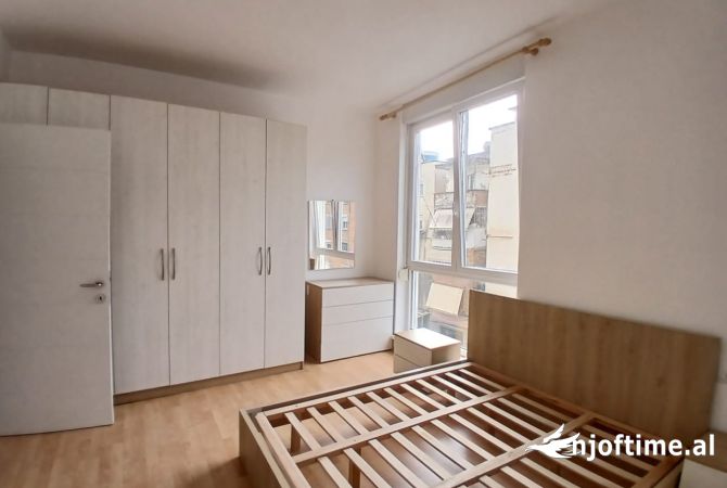Shtepi me qera Apartament ne Tirane, 2+1, Mobilimi Pjeserisht e mobiluar, Pagesa 700  Euro.
