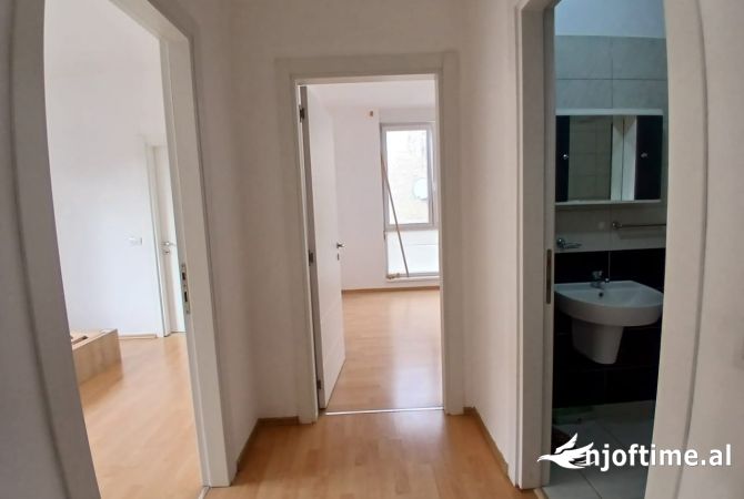 Shtepi me qera Apartament ne Tirane, 2+1, Mobilimi Pjeserisht e mobiluar, Pagesa 700  Euro.