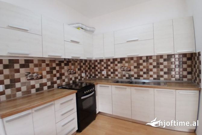 Shtepi me qera 2+1 ne Tirane - 700 Euro