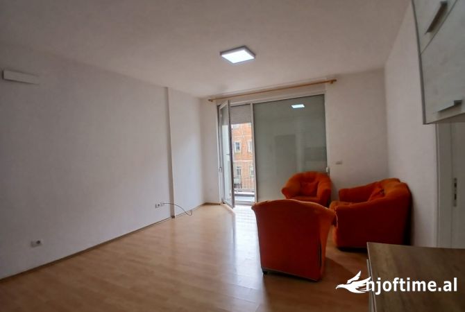 Shtepi me qera 2+1 ne Tirane - 700 Euro