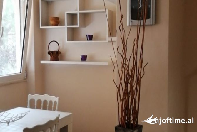 Shtepi me qera Apartament ne Tirane, 2+1, Mobilimi E mobiluar, Pagesa 600  Euro.