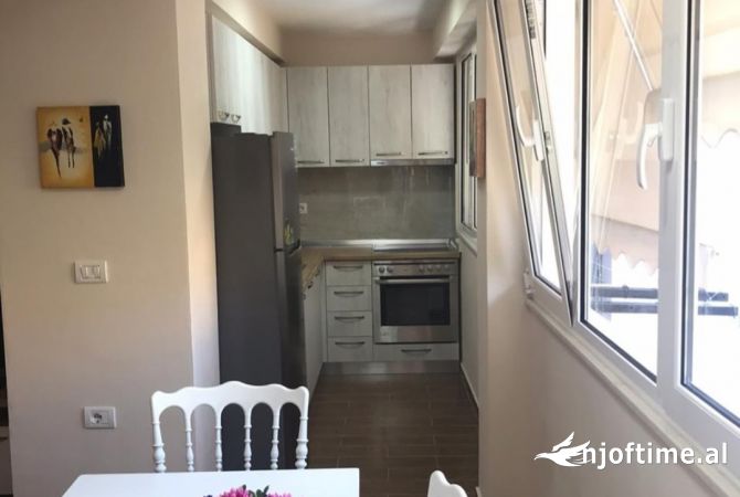 Shtepi me qera Apartament ne Tirane, 2+1, Mobilimi E mobiluar, Pagesa 600  Euro.