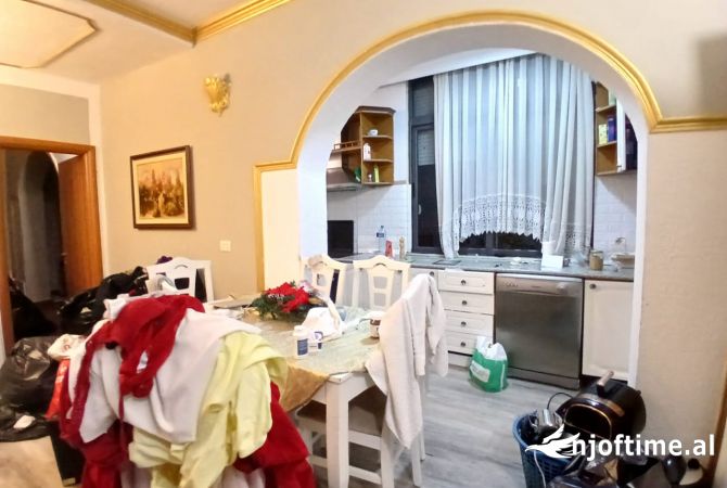 Shtepi me qera Apartament ne Tirane, 2+1, Mobilimi E mobiluar, Pagesa 570  Euro.