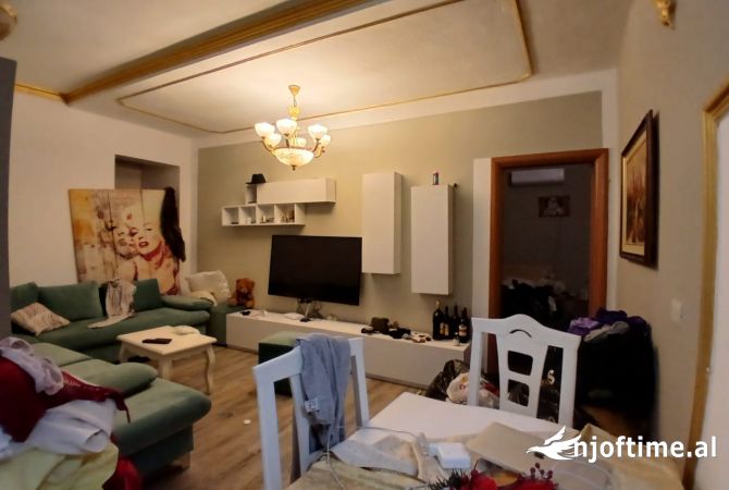 Shtepi me qera Apartament ne Tirane, 2+1, Mobilimi E mobiluar, Pagesa 570  Euro.