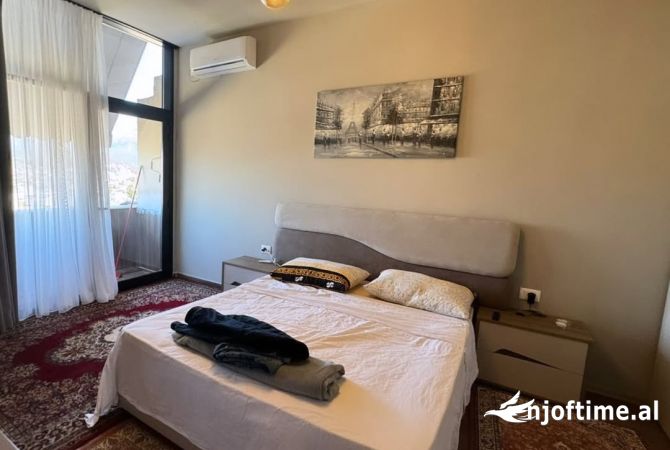 Shtepi ne shitje Apartament ne Tirane, 2+1, Mobilimi E mobiluar, Pagesa 186,000  Euro.