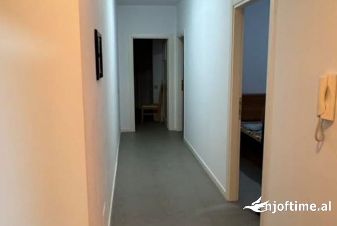 Shtepi me qera Apartament ne Tirane, 3+1, Mobilimi E mobiluar, Pagesa 800  Euro.