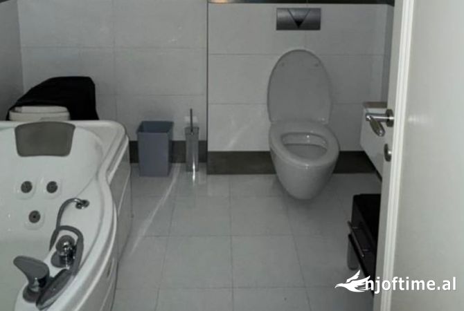 Shtepi me qera Apartament ne Tirane, 3+1, Mobilimi E mobiluar, Pagesa 800  Euro.