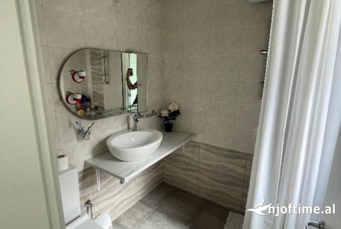 Shtepi me qera Apartament ne Tirane, 2+1, Mobilimi E mobiluar, Pagesa 90,000  Leke.