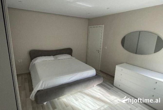 Shtepi me qera Apartament ne Tirane, 2+1, Mobilimi E mobiluar, Pagesa 90,000  Leke.