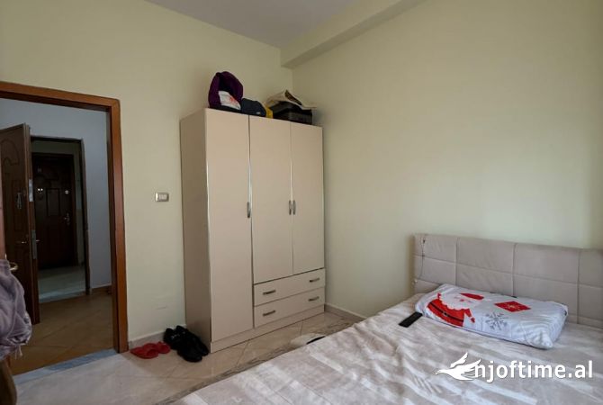 Shtepi ne shitje Apartament ne Tirane, 2+1, Mobilimi E mobiluar, Pagesa 165,000  Euro.