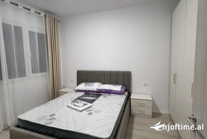 Shtepi me qera Apartament ne Tirane, 2+1, Mobilimi E mobiluar, Pagesa 650  Euro.