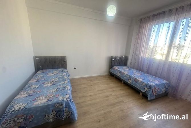 Shtepi ne shitje Apartament ne Tirane, 2+1, Mobilimi E mobiluar, Pagesa 125,000  Euro.