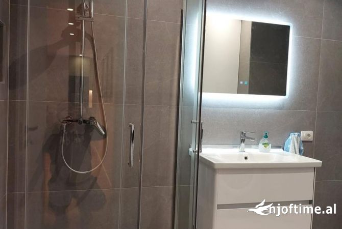 Shtepi me qera Apartament ne Tirane, 2+1, Mobilimi E mobiluar, Pagesa 1,000  Euro.