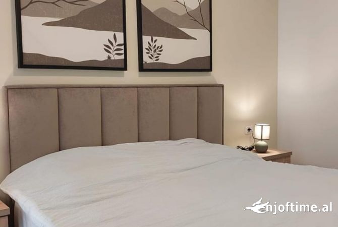 Shtepi me qera Apartament ne Tirane, 2+1, Mobilimi E mobiluar, Pagesa 1,000  Euro.