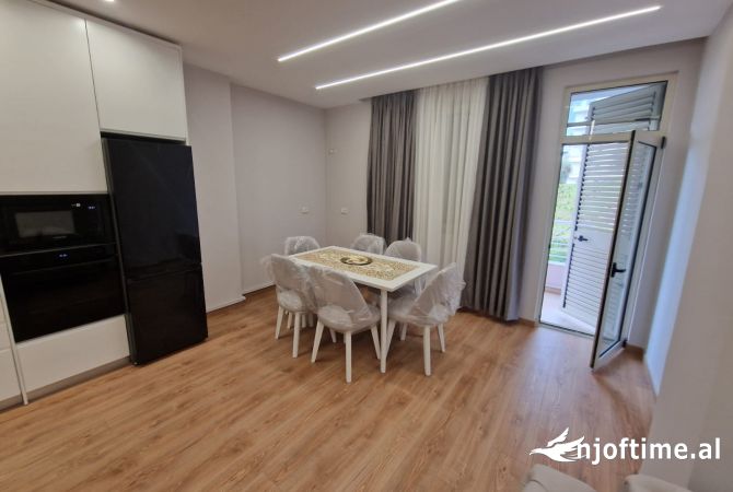 Shtepi me qera Apartament ne Tirane, 2+1, Mobilimi E mobiluar, Pagesa 650  Euro.