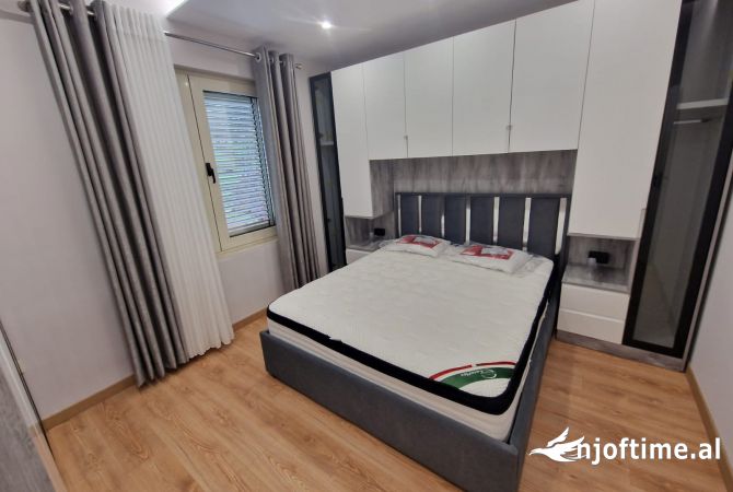 Shtepi me qera Apartament ne Tirane, 2+1, Mobilimi E mobiluar, Pagesa 650  Euro.