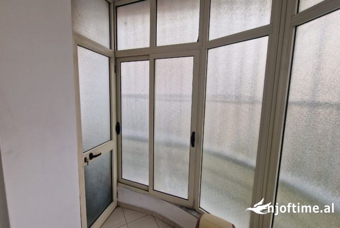 Shtepi ne shitje Apartament ne Tirane, 2+1, Mobilimi E mobiluar, Pagesa 145,000  Euro.