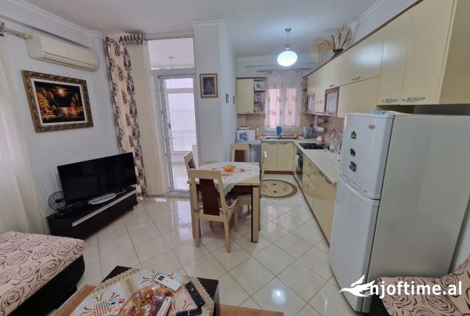 Shtepi ne shitje Apartament ne Tirane, 2+1, Mobilimi E mobiluar, Pagesa 145,000  Euro.